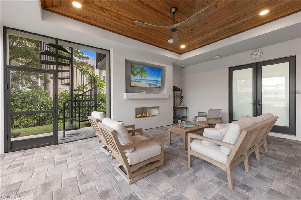 211 San Mateo DR-39