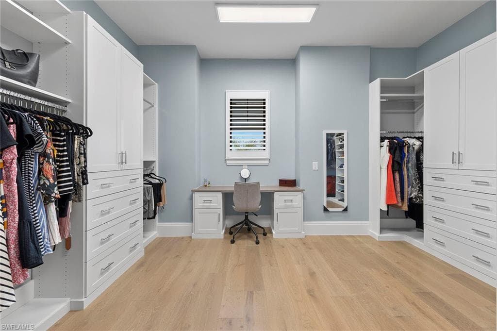 211 San Mateo DR-25