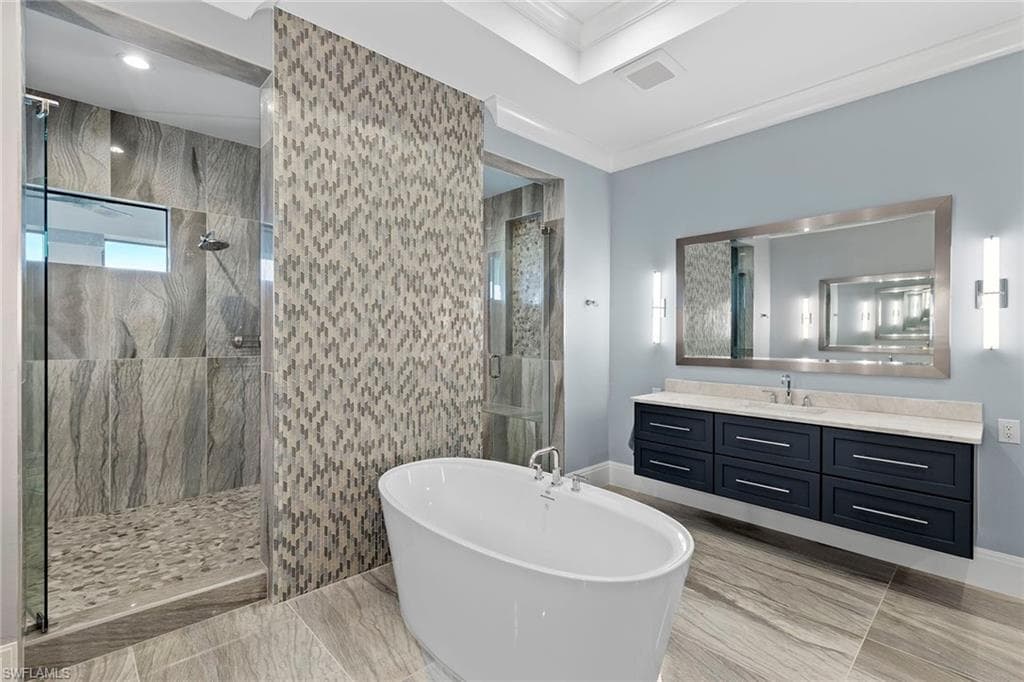 211 San Mateo DR-21