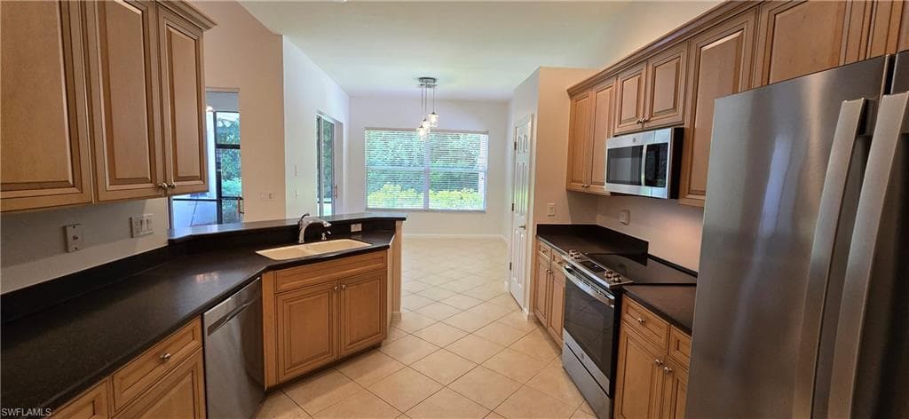 7856 Founders CIR-6