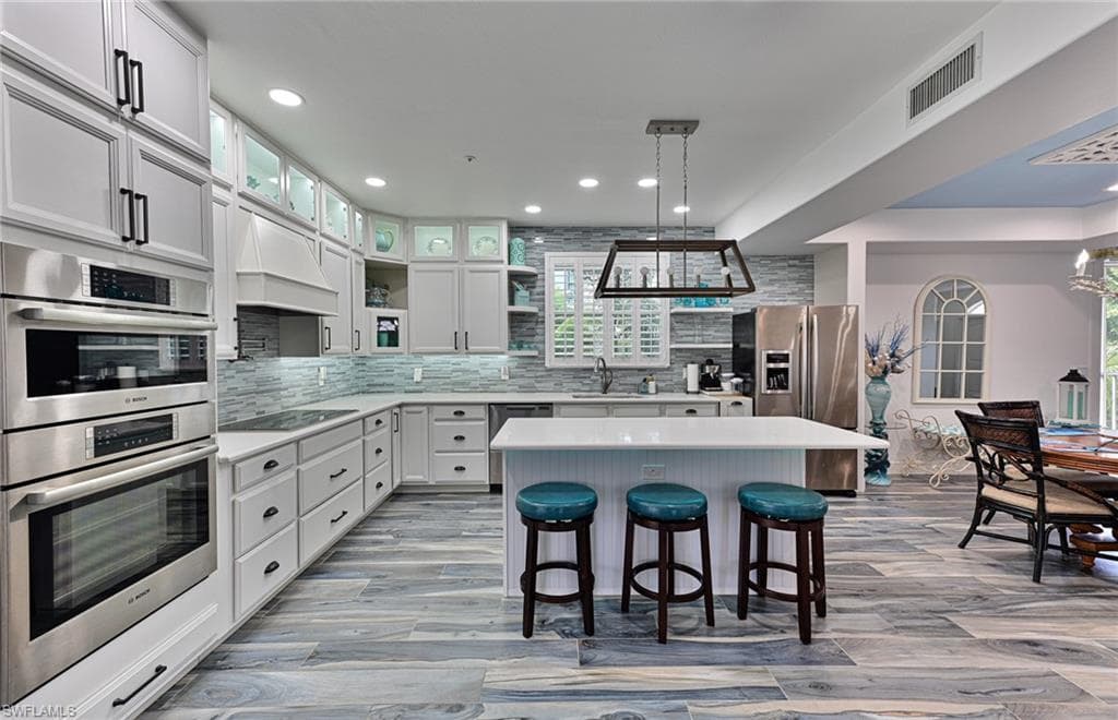 200 Topanga DR-18