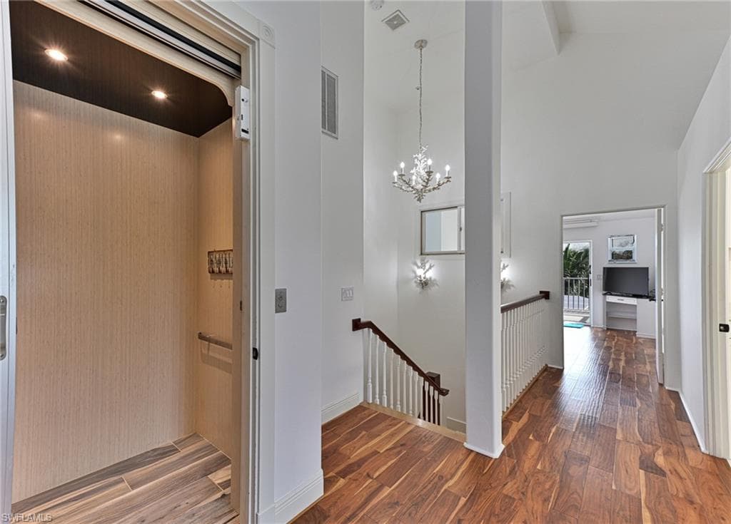 200 Topanga DR-35