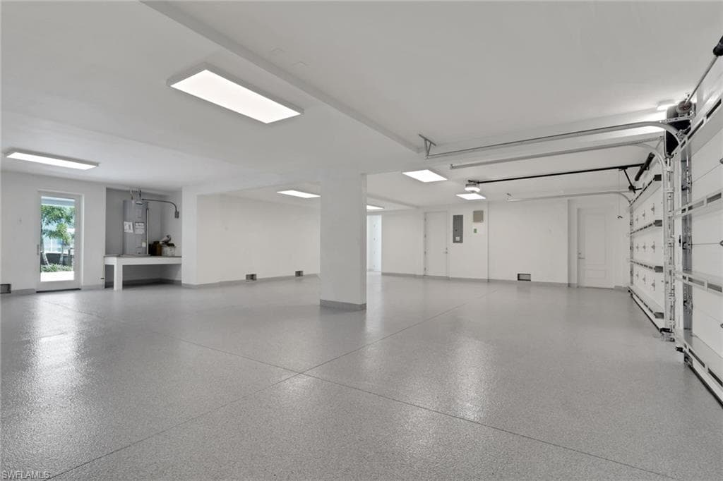 211 1st ST-36