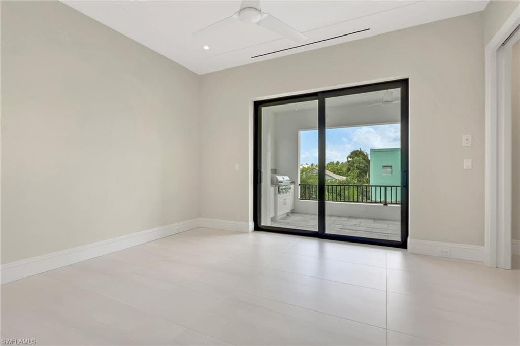211 1st ST-28