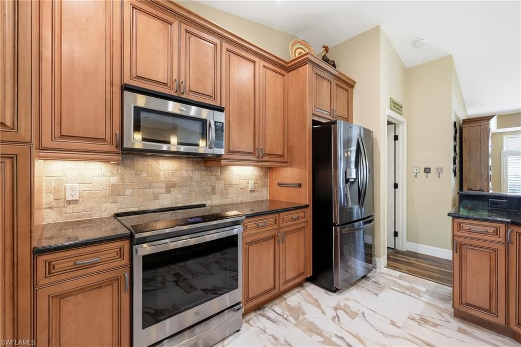 6037 Birnam Wood LN-14