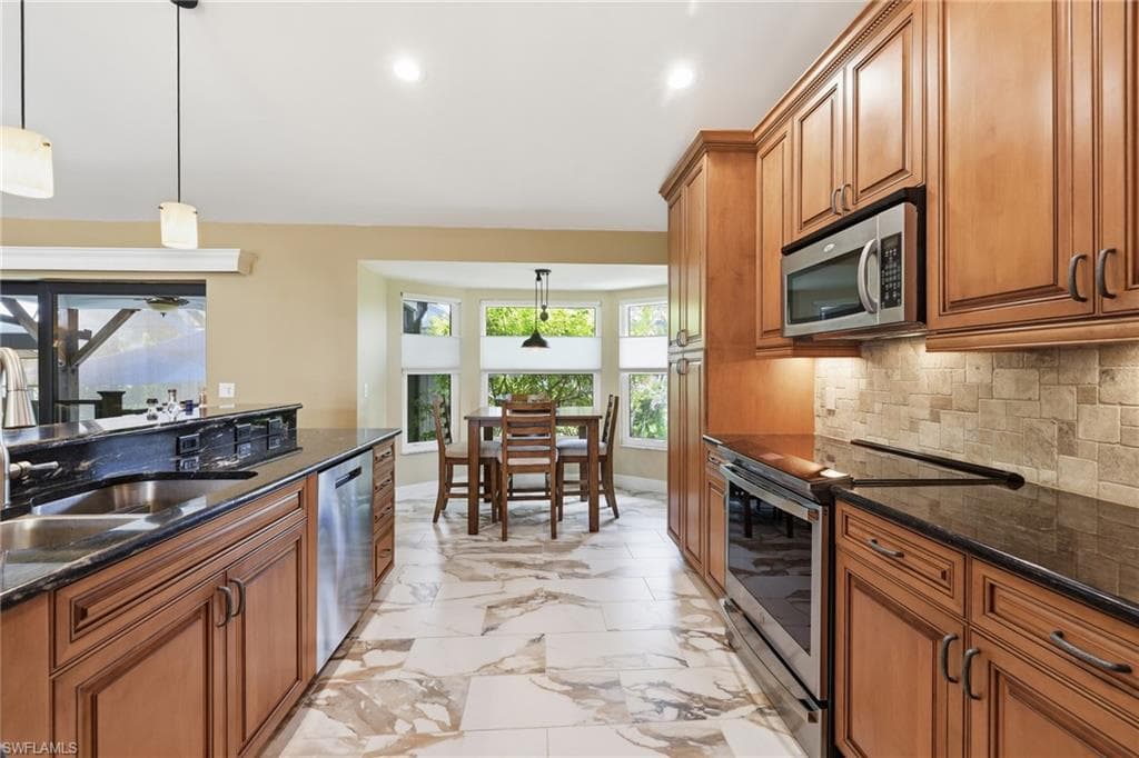 6037 Birnam Wood LN-15