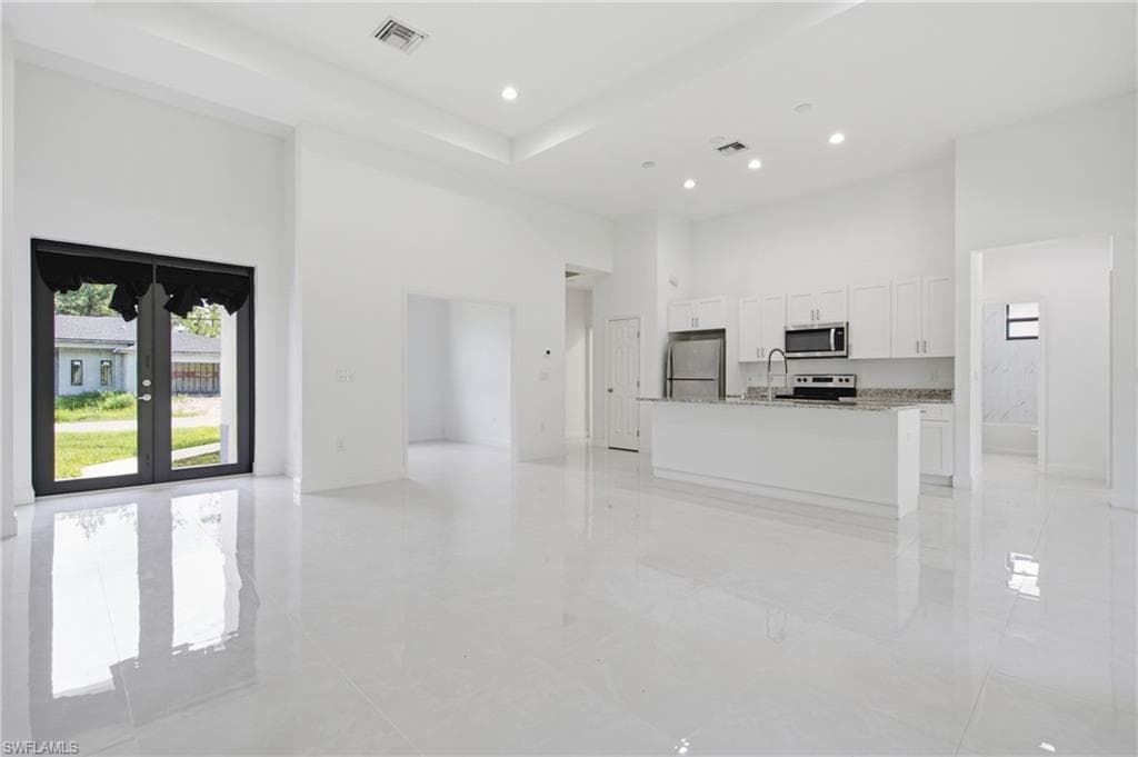 1002 E 5th ST-13