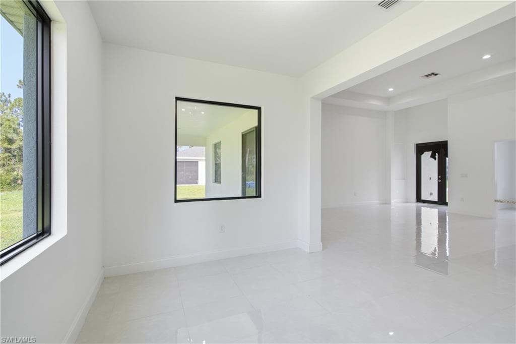 1002 E 5th ST-12