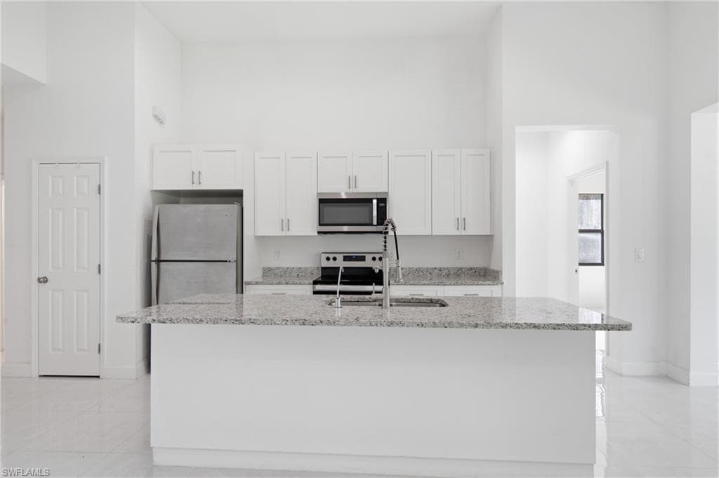 1002 E 5th ST-14