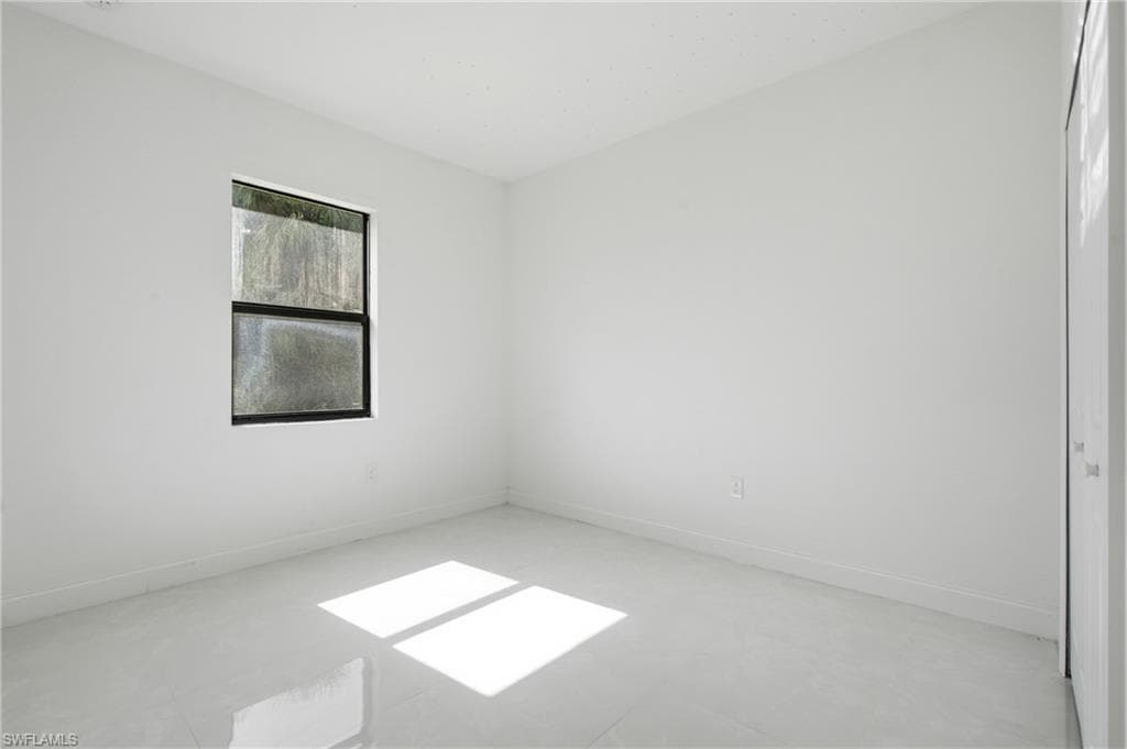 1002 E 5th ST-29