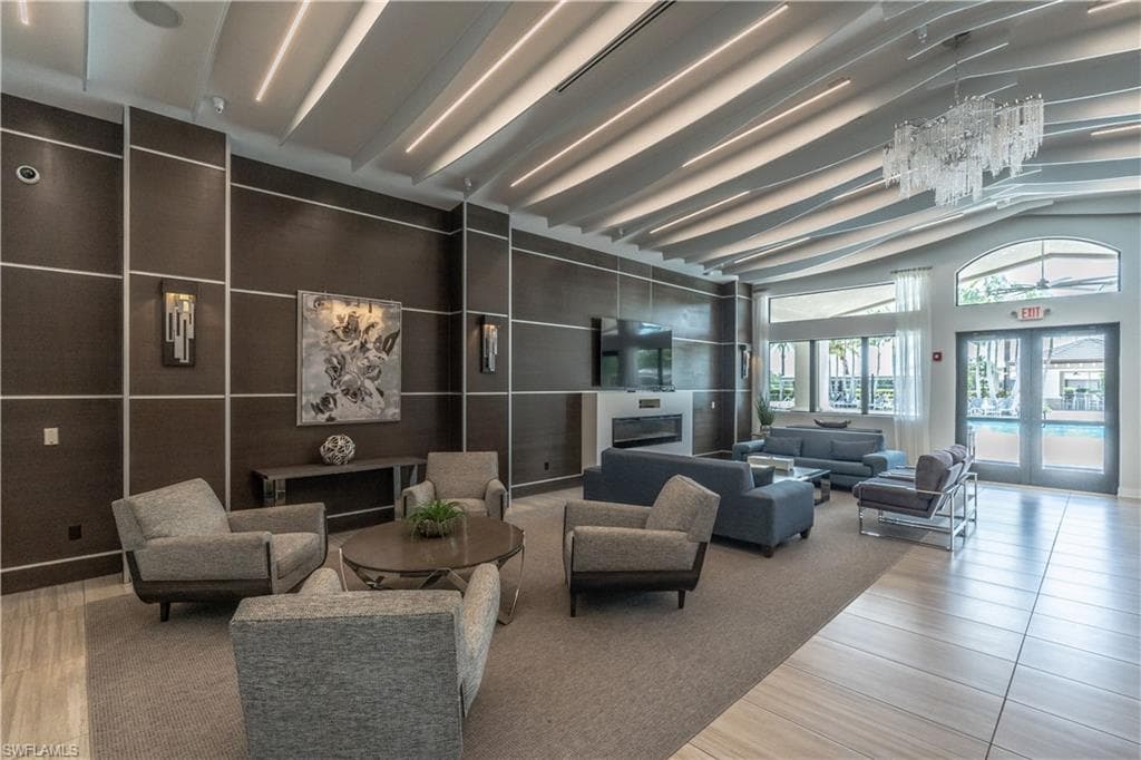 4347 Aurora ST-42