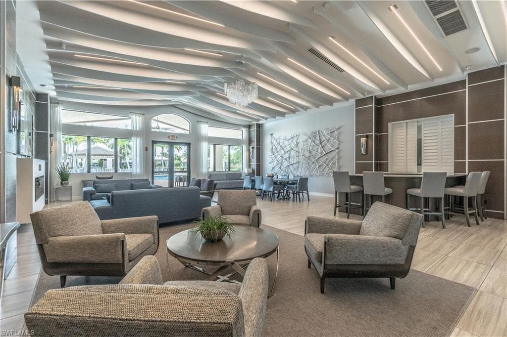 4347 Aurora ST-43