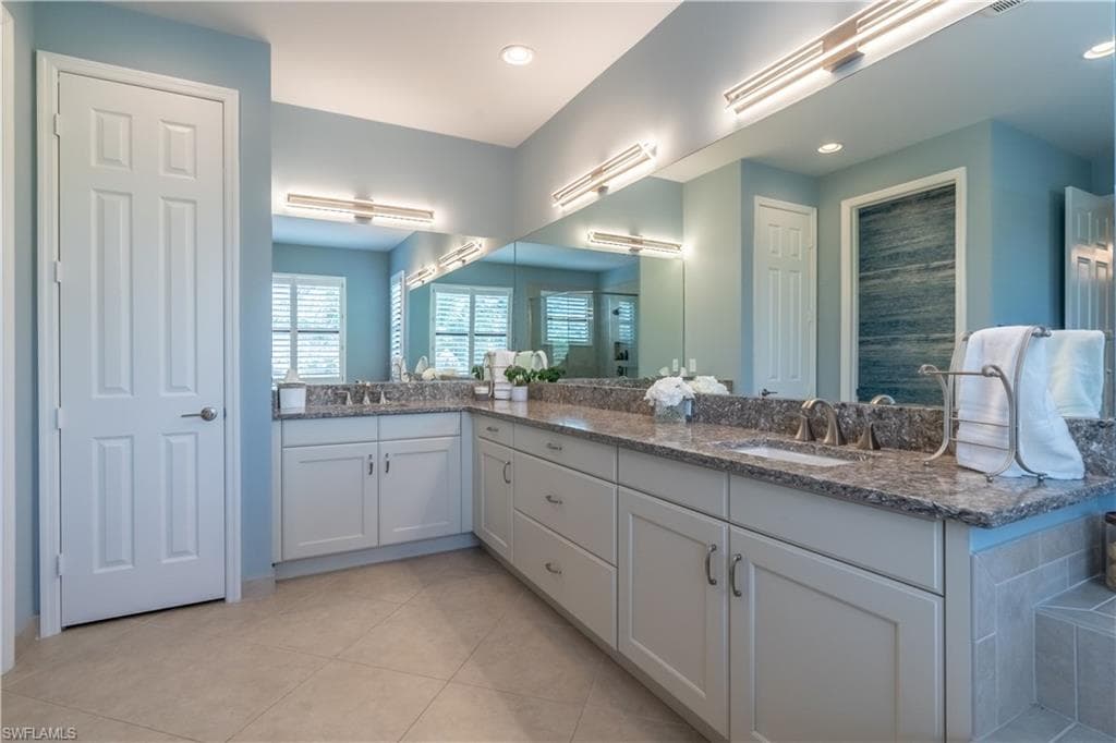4347 Aurora ST-16