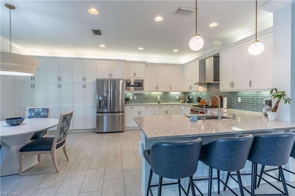 4347 Aurora ST-7