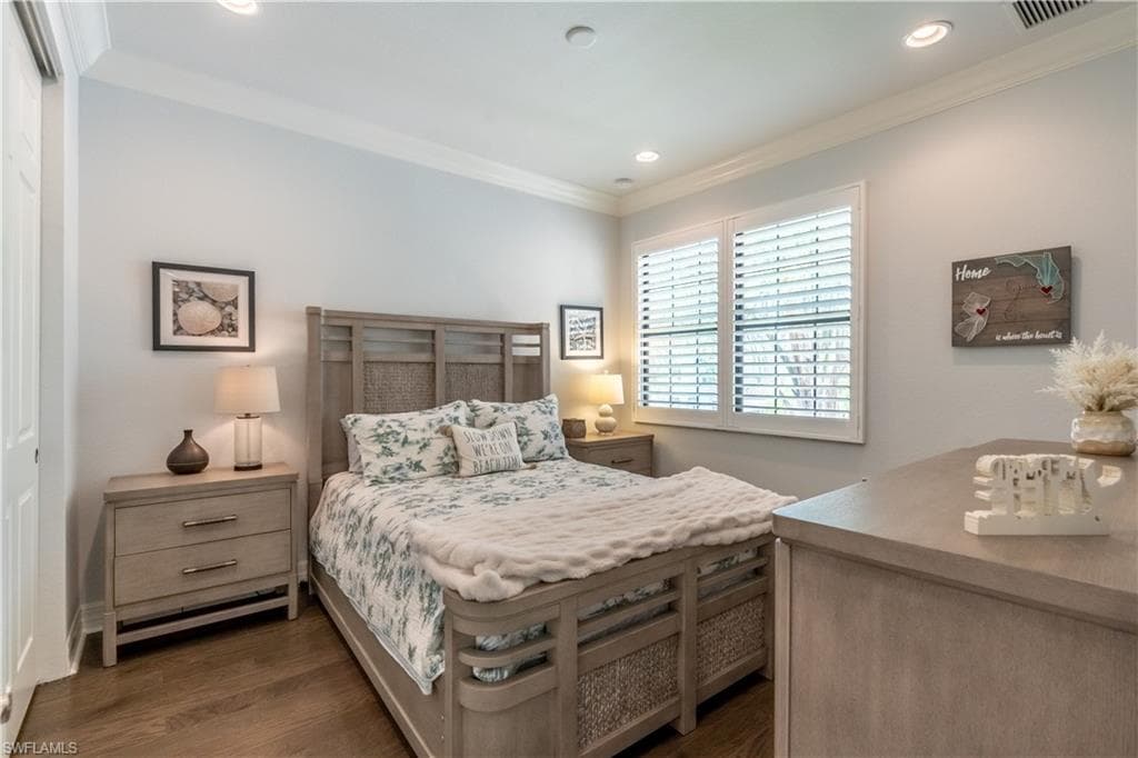 4347 Aurora ST-20