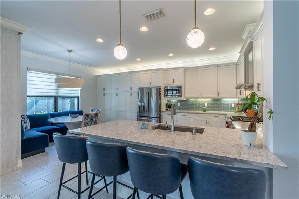 4347 Aurora ST-9