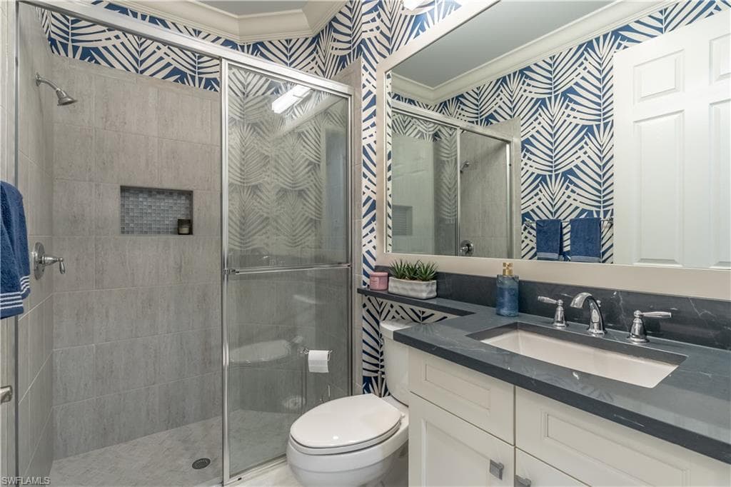 4347 Aurora ST-10
