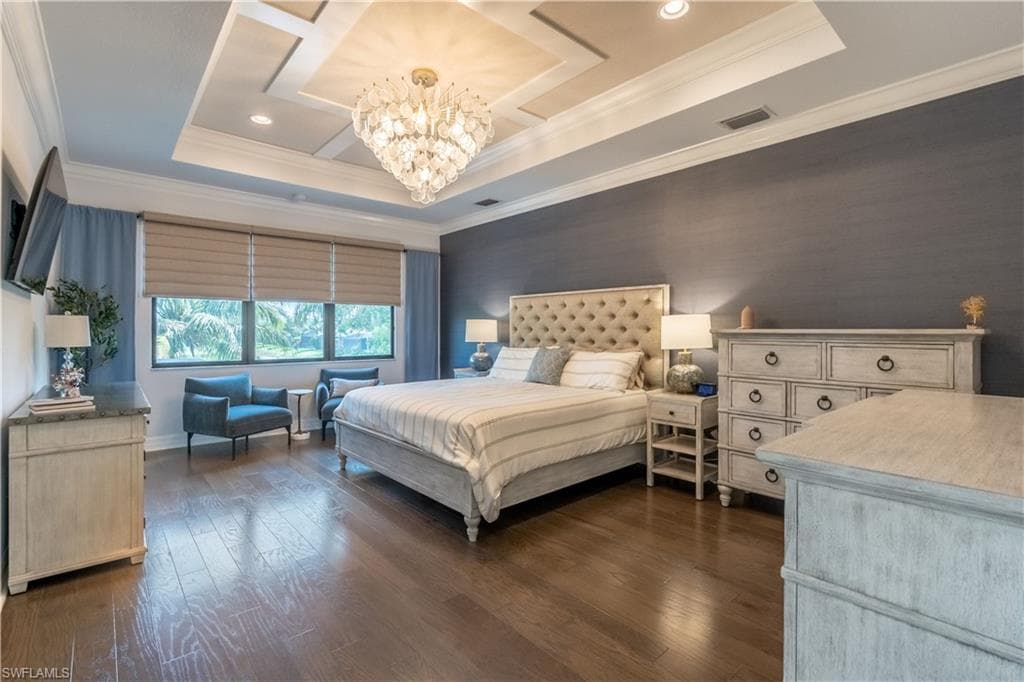 4347 Aurora ST-14