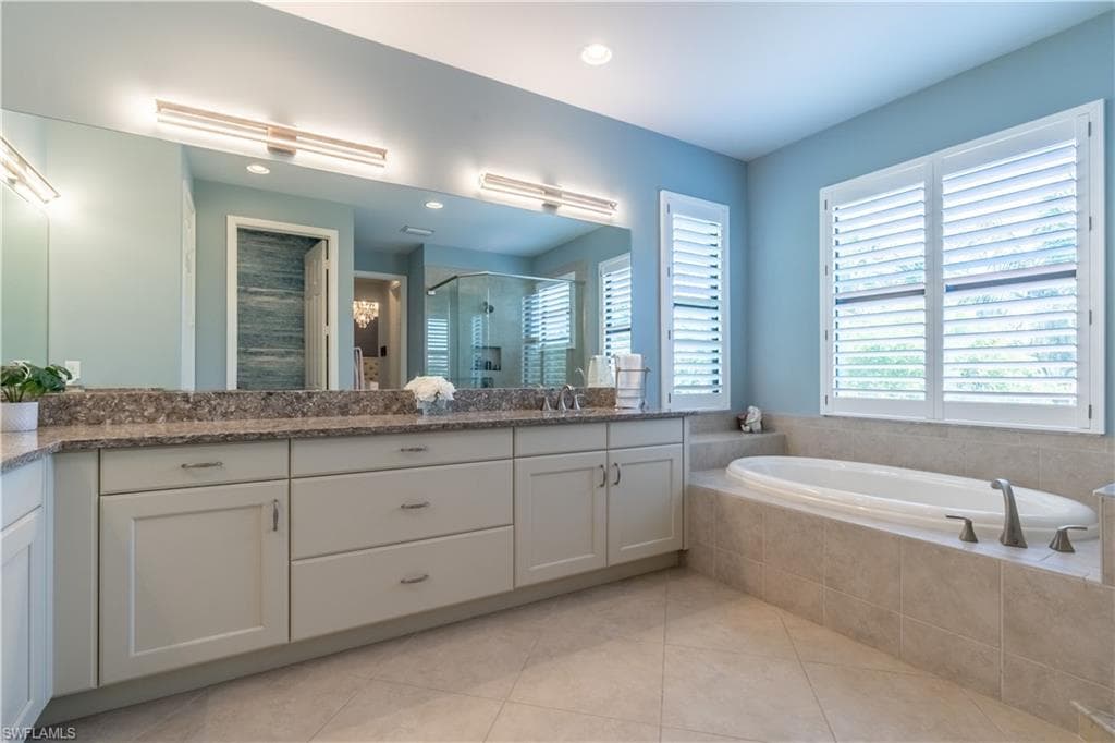 4347 Aurora ST-15