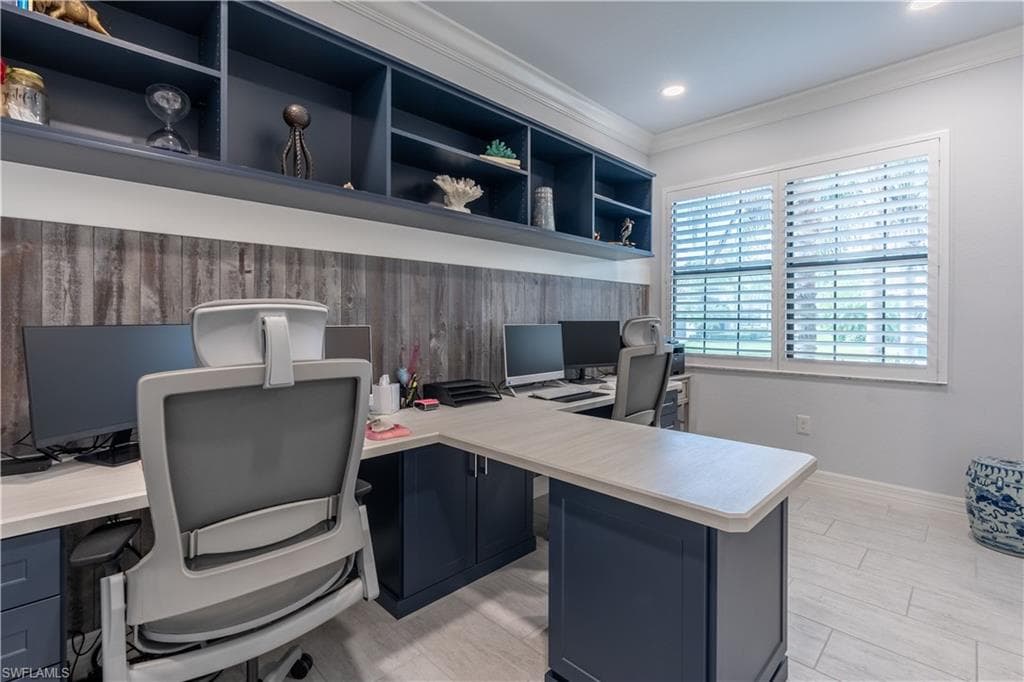 4347 Aurora ST-11
