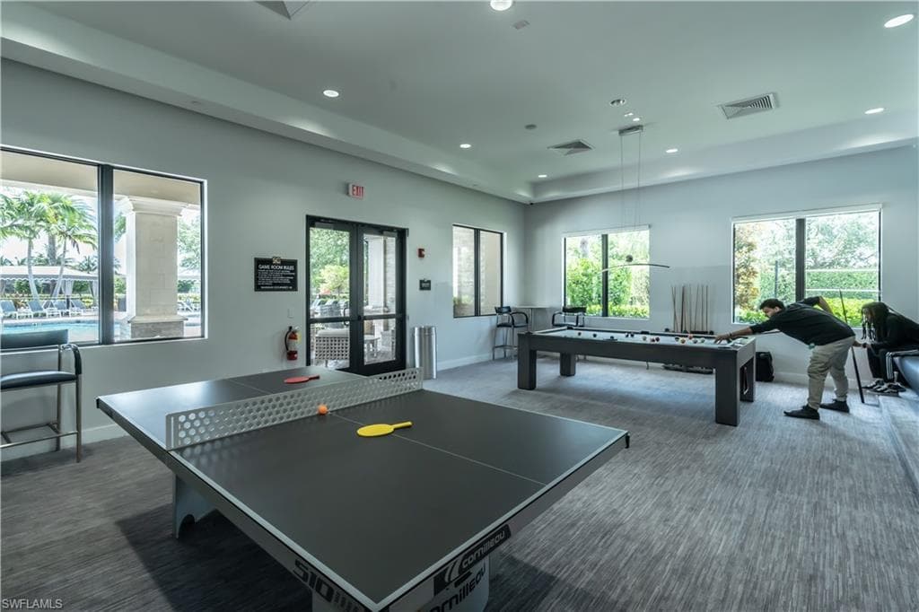 4347 Aurora ST-44
