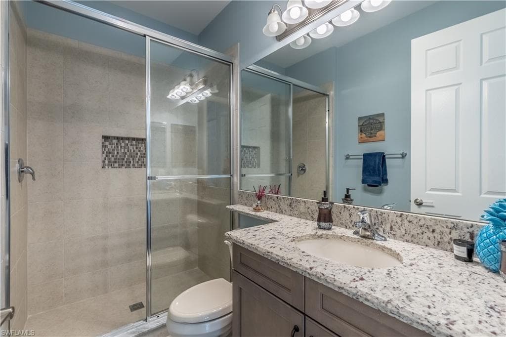 4347 Aurora ST-21