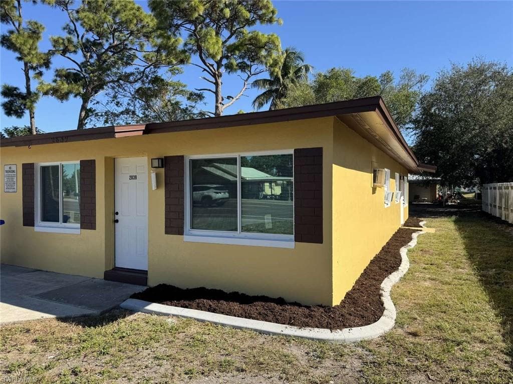 2839/2841 Evans AVE-1