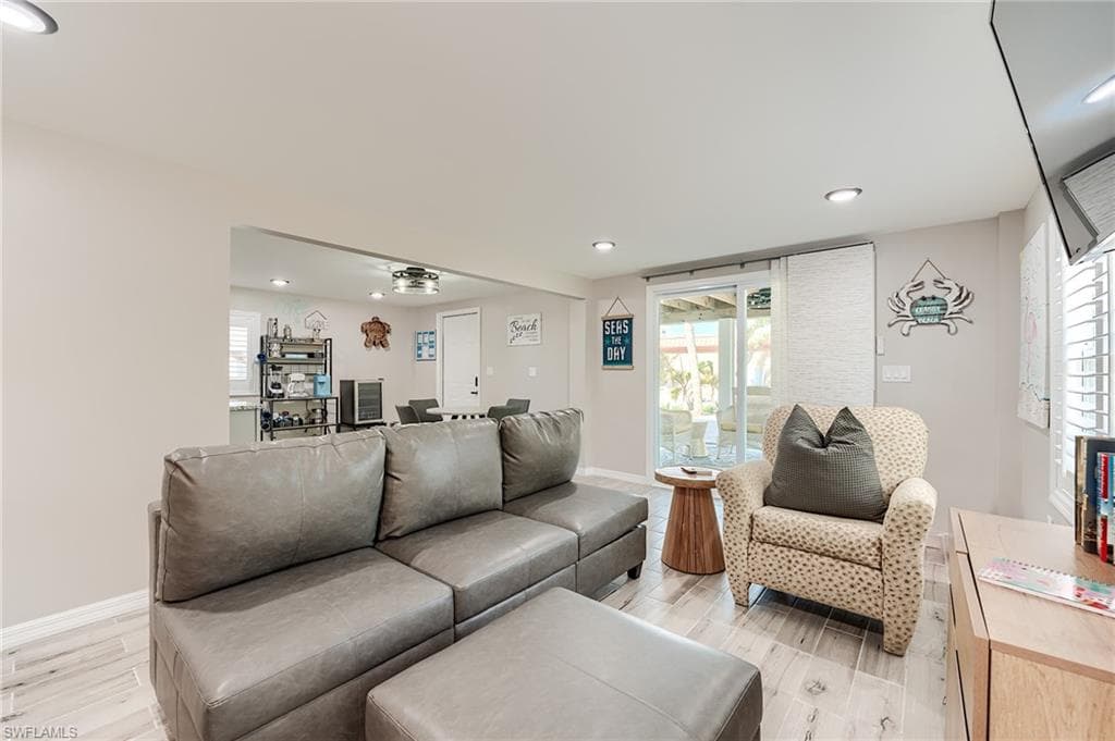 114 Lovers LN-9