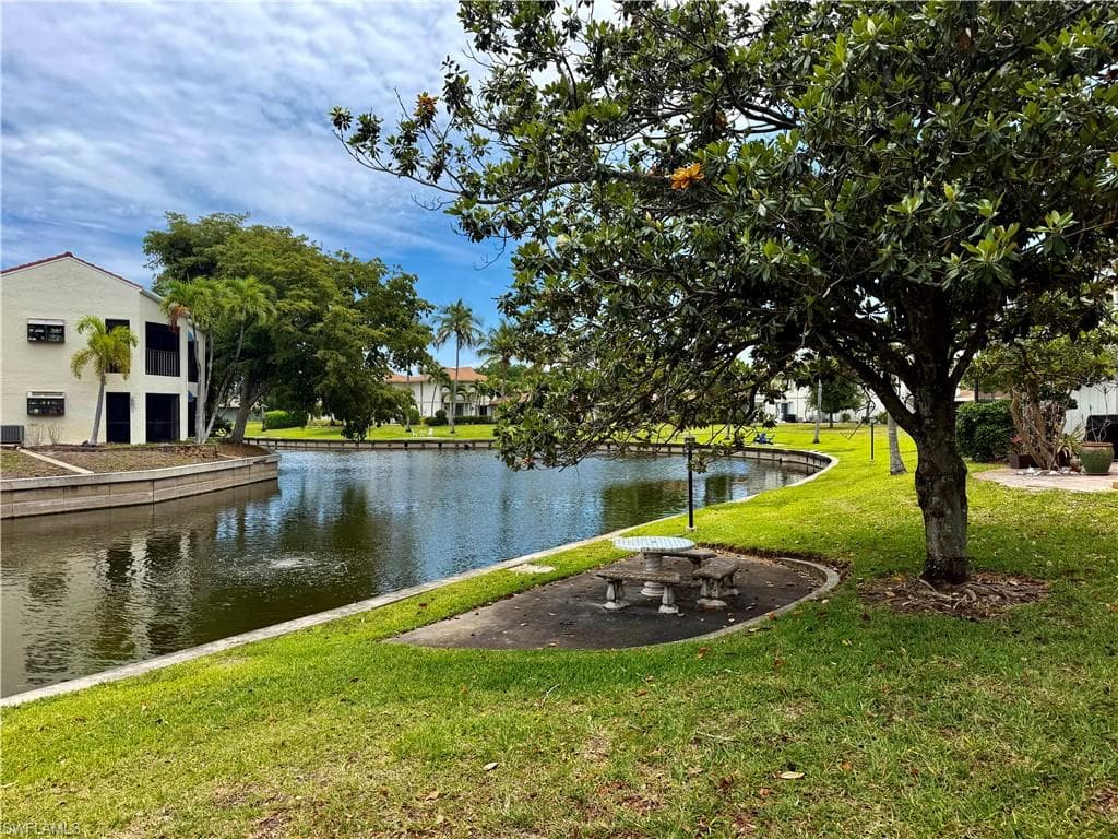 4277 Island CIR 1-2