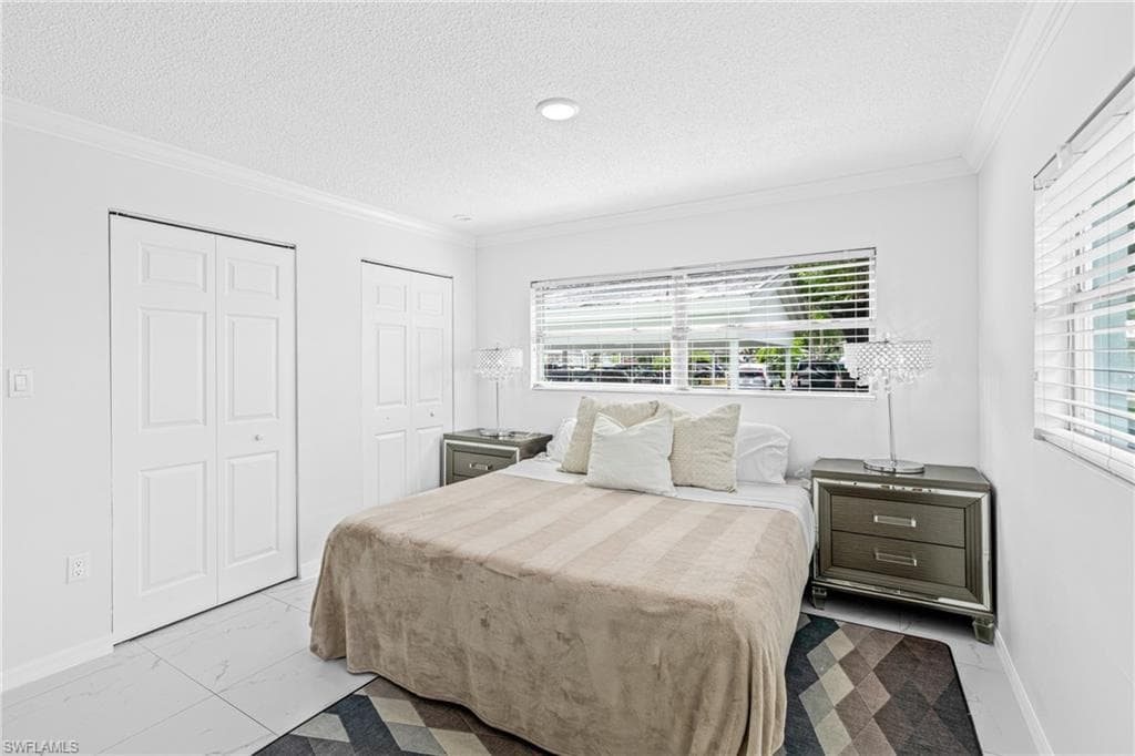 3225 E Riverside DR 34C-11