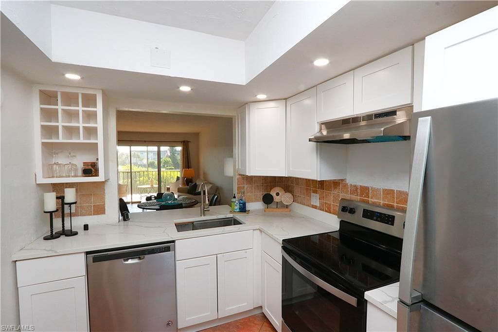 1004 Manatee RD H202-4