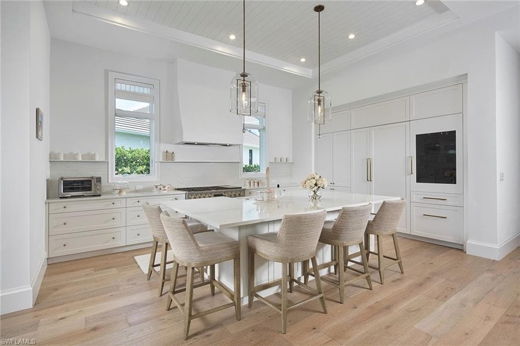 16764 Enclave CIR-14