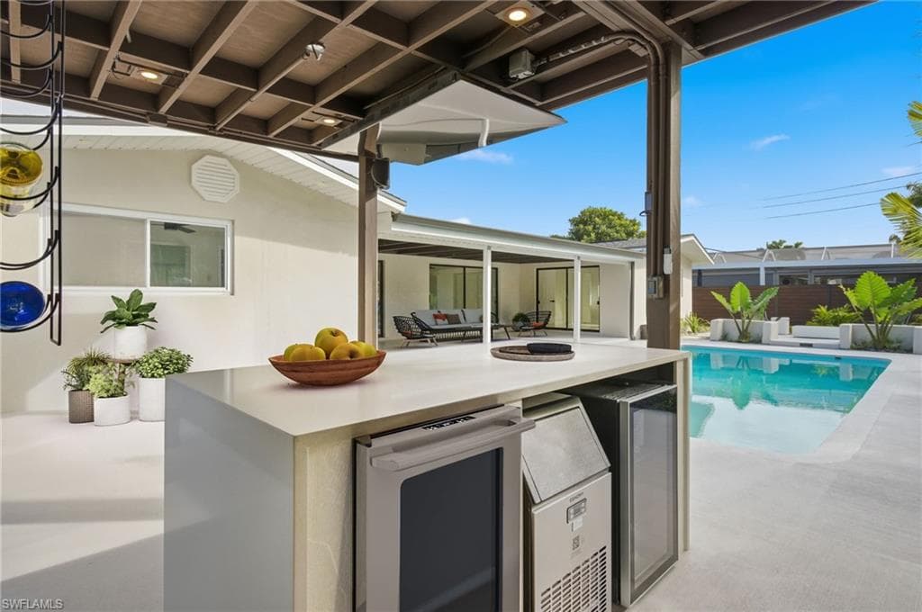 1560 Ricardo AVE-17