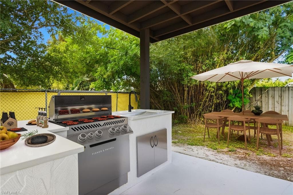 1560 Ricardo AVE-16
