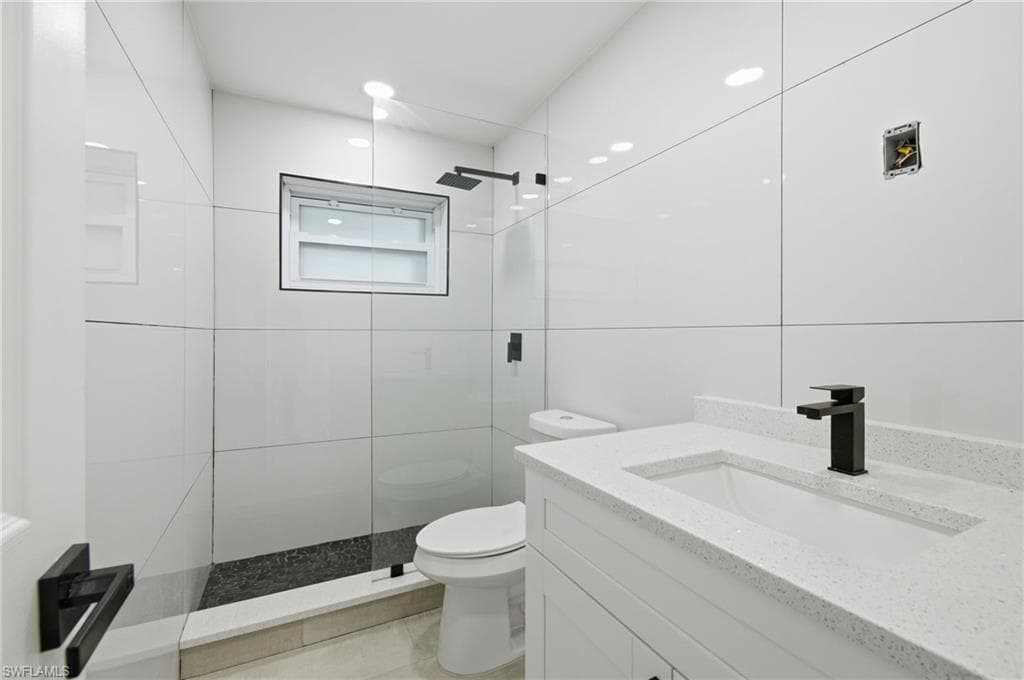 1560 Ricardo AVE-7