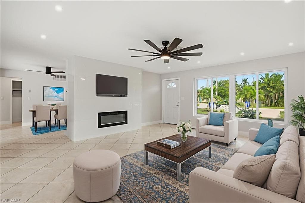 1560 Ricardo AVE-3
