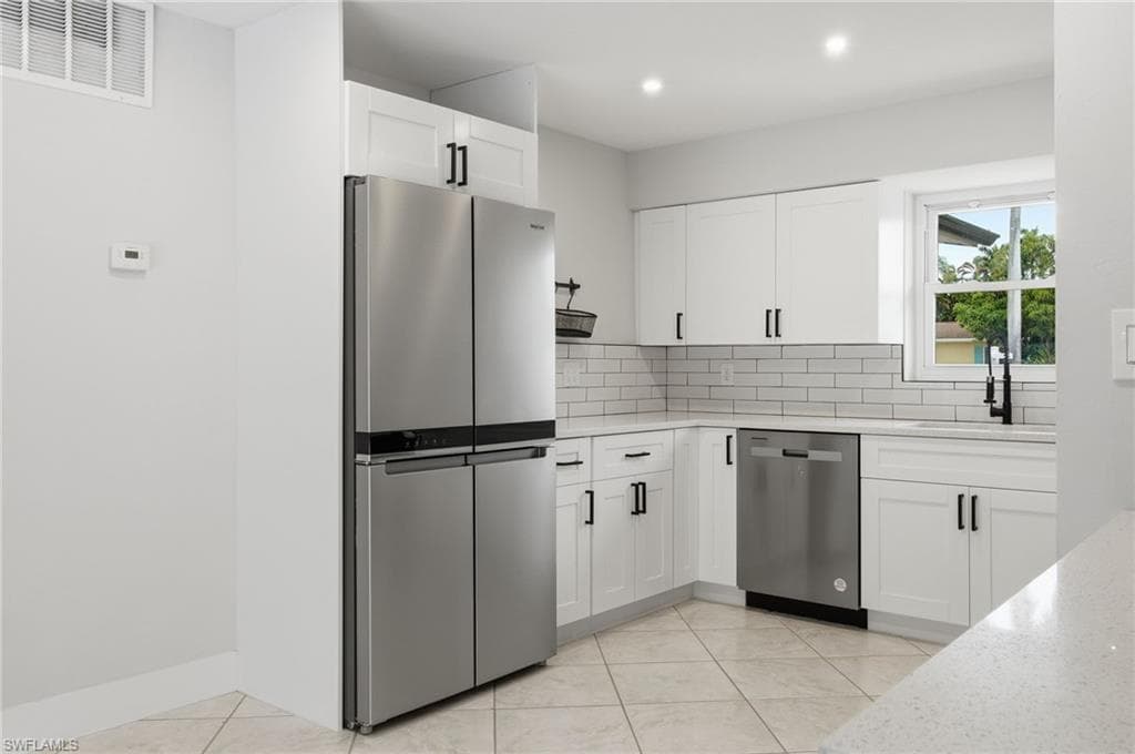 1560 Ricardo AVE-5