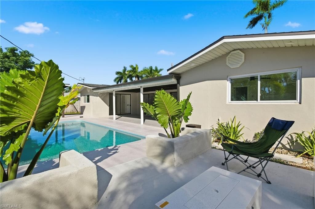 1560 Ricardo AVE-14