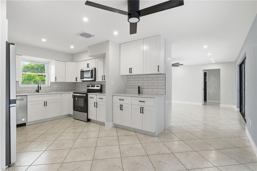 1560 Ricardo AVE-4