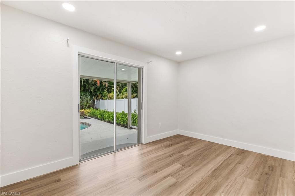 1342 Alhambra DR-10