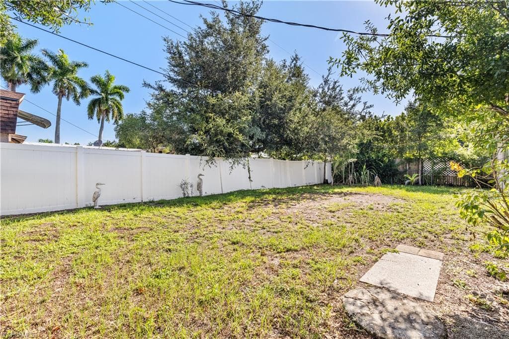 1643 Ricardo AVE-23
