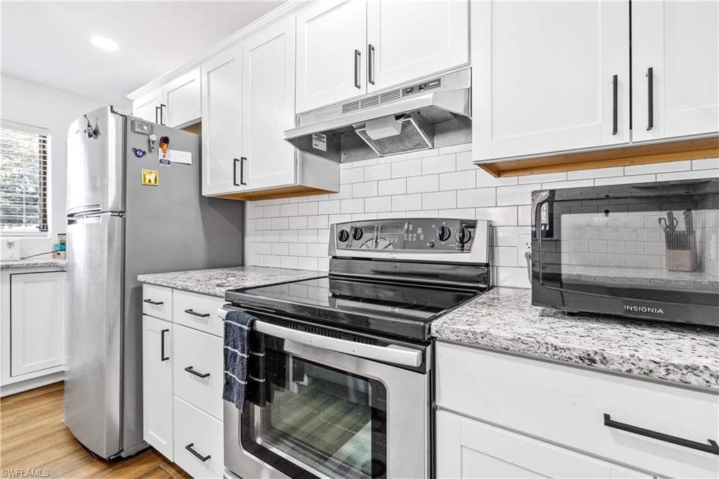 1643 Ricardo AVE-12