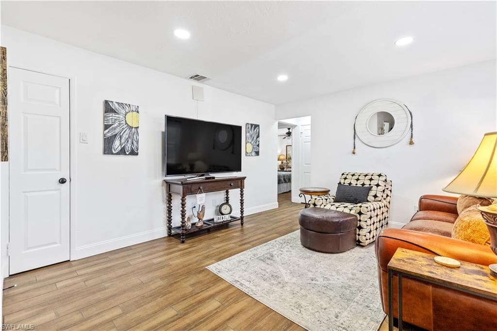 1643 Ricardo AVE-9