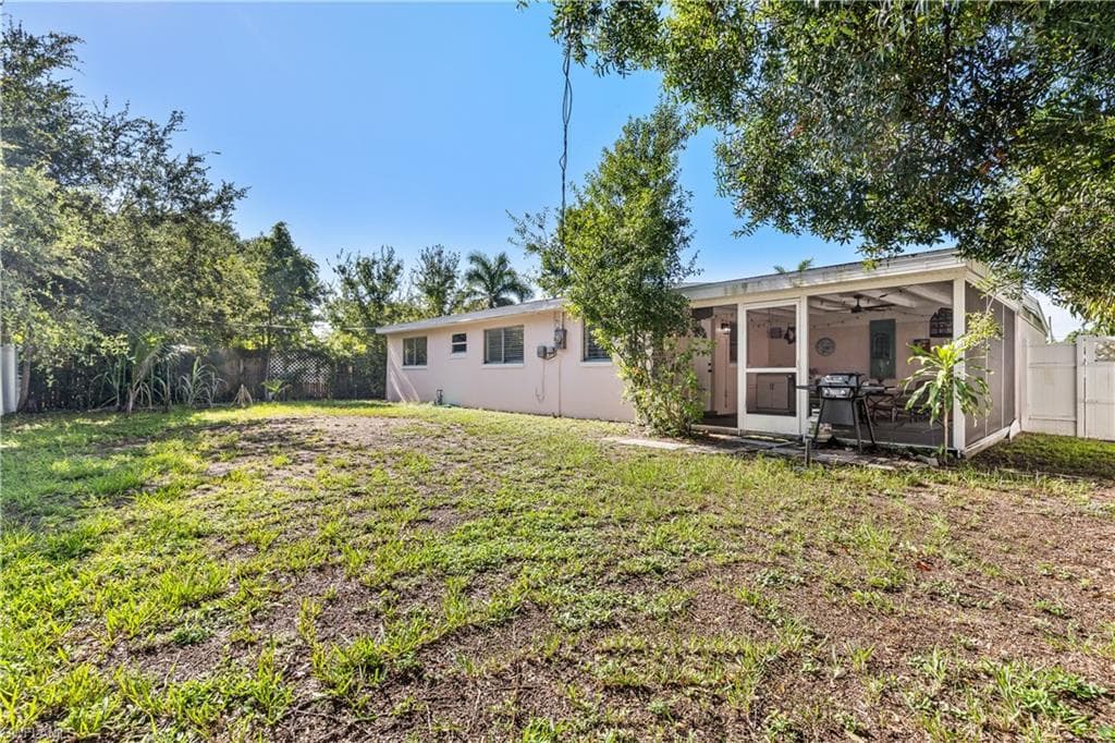 1643 Ricardo AVE-24