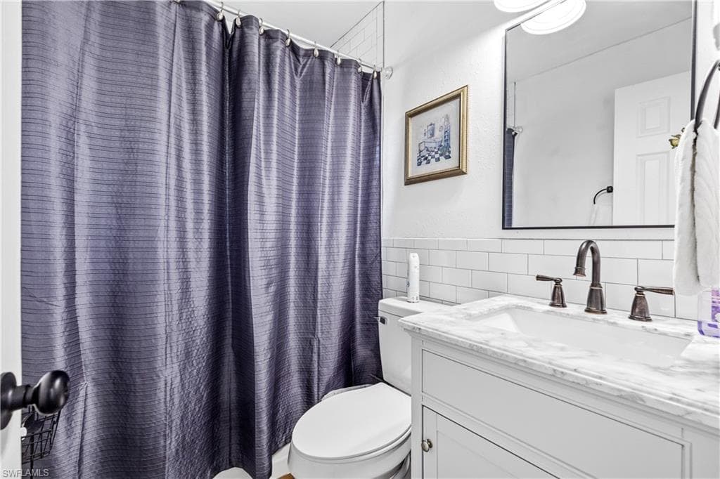 1643 Ricardo AVE-19