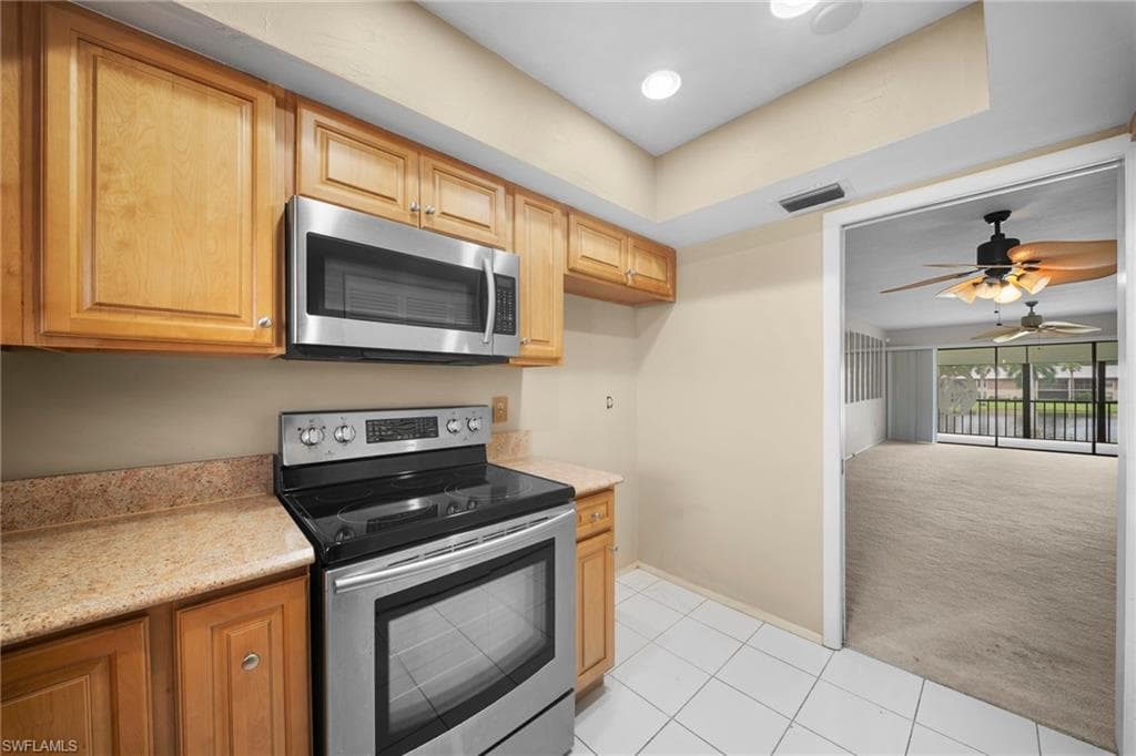 195 Cypress WAY E 8-16