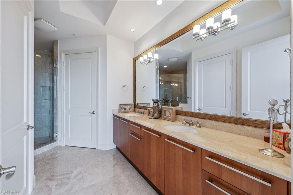 13675 Vanderbilt DR 1105-22