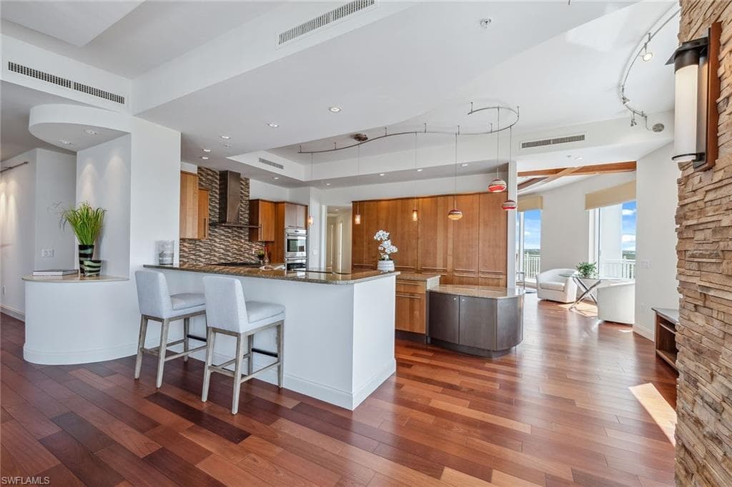 13675 Vanderbilt DR 1105-5