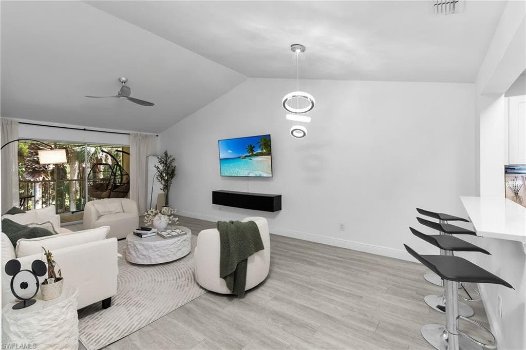 653 Squire CIR 201-6