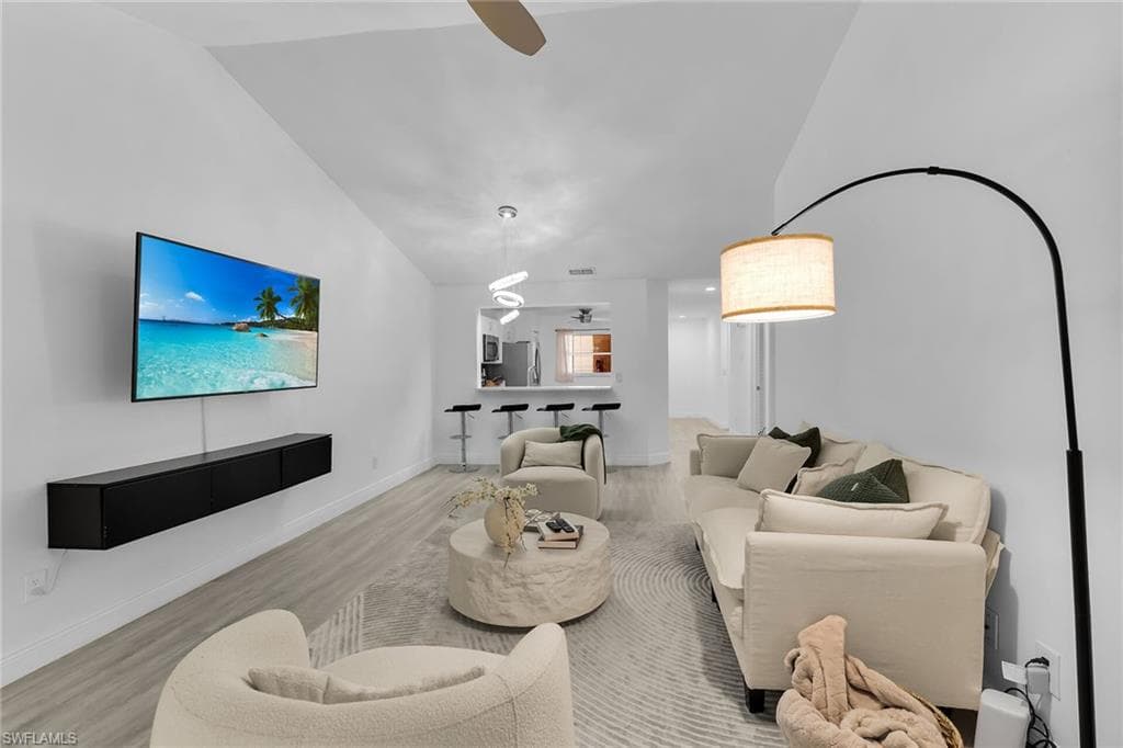 653 Squire CIR 201-12
